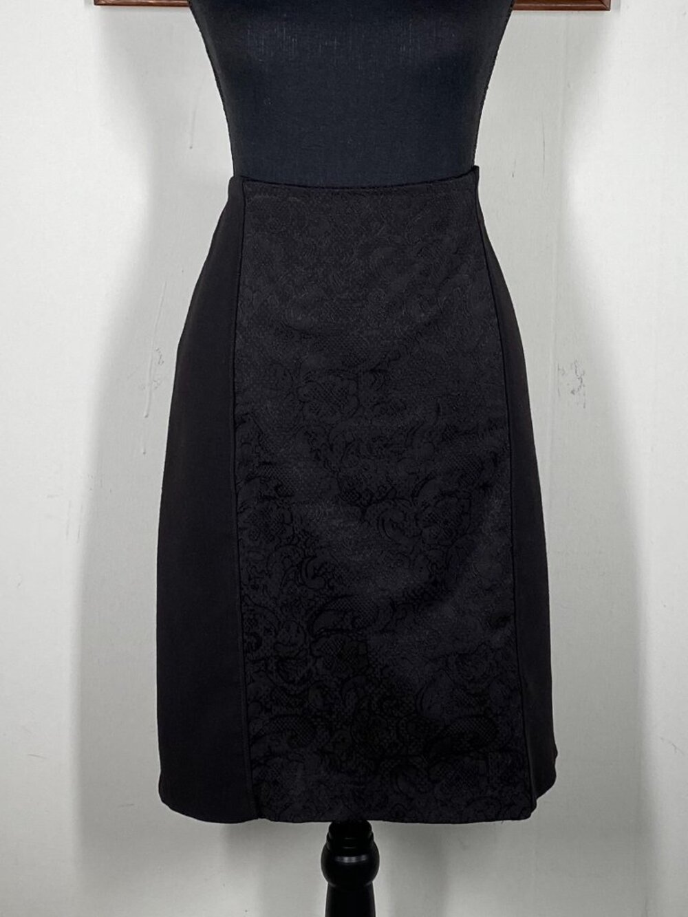 Roz Ali Mini Pencil Skirt Women's 12 Black Jacquard Lace Accent Casual